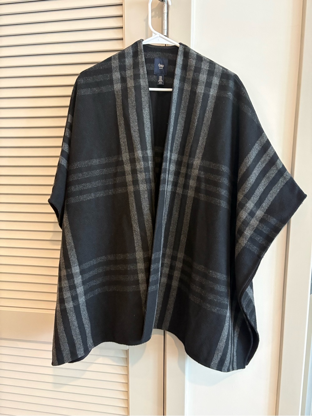 GAP Gray and Black Striped Poncho * Sz. M/L